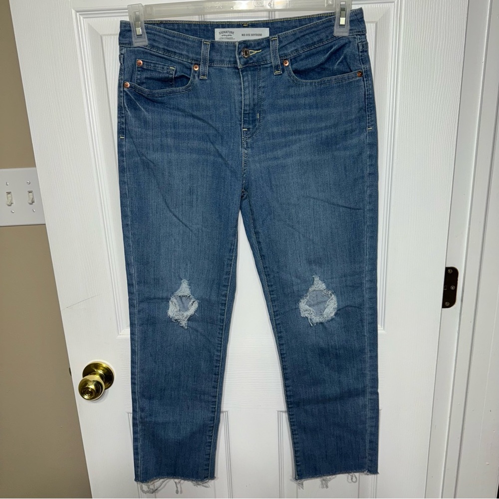 Signature by Levi Strauss Distressed Denim Mid Rise Boyfriend Jeans Size 6/28